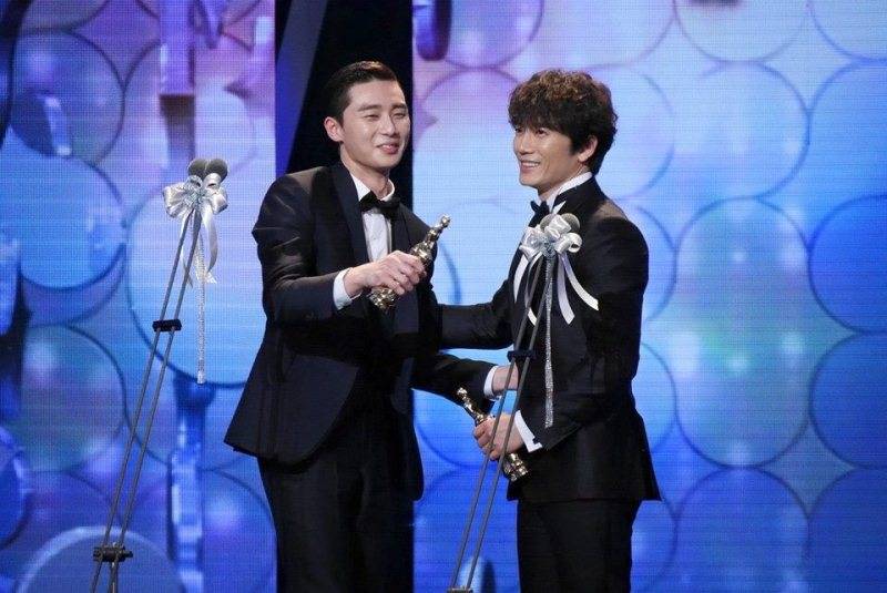 Park Seo-joon during his award acceptance speech at MBC Drama Awards