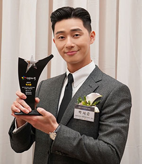 Park Seo-joon with his Korea Tourism Awards
