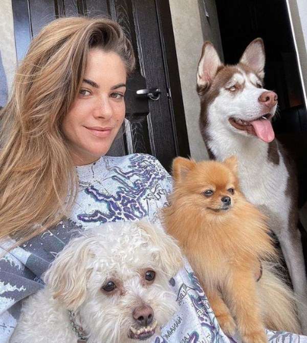 Clara Berry posing with dogs