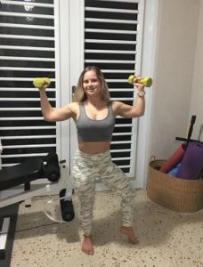 Sofia Jirau lifts weights