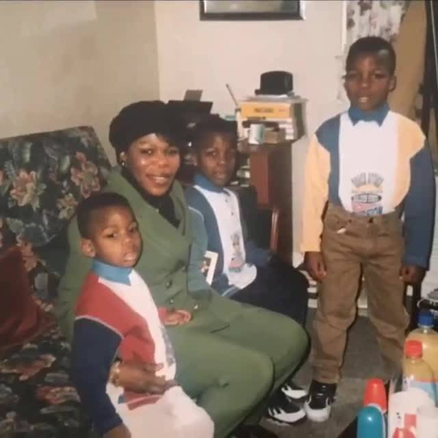 Childhood picture of Paul Pogba with his brothers and mother