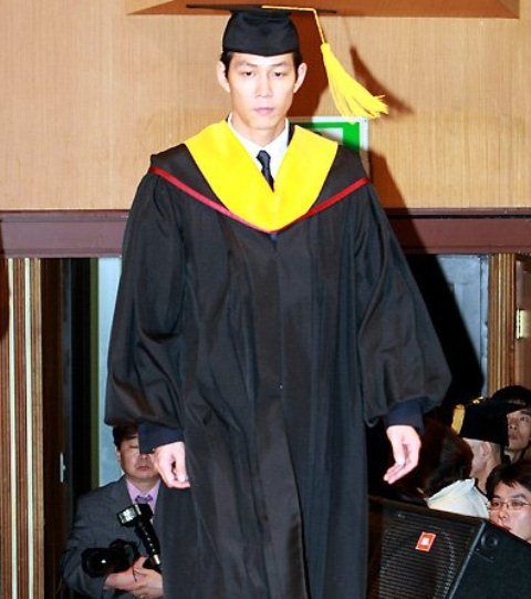 Lee Jung-jae on the day he was awarded his Master's degree