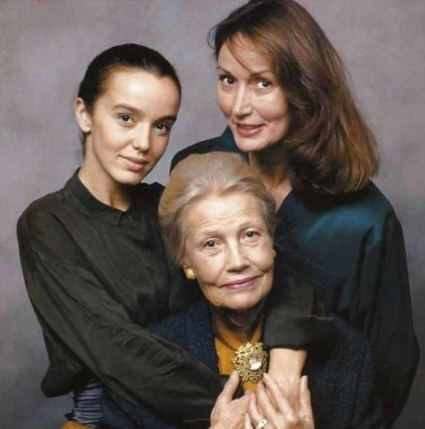 A photo of Philippine Leroy-Beaulieu with her grandmother and mother