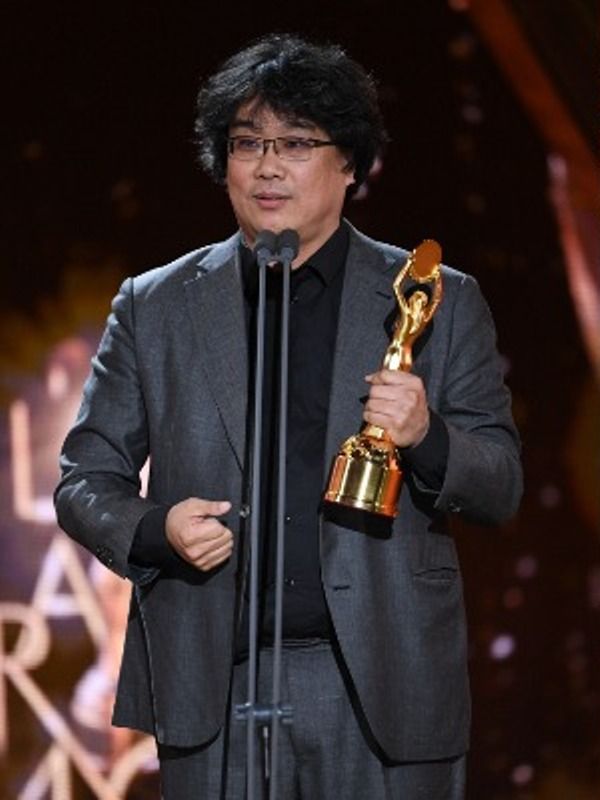 Bong Joon-ho during his acceptance speech at the Blue Dragon Film Awards