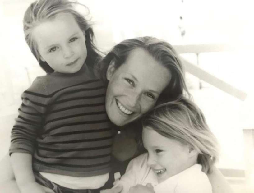 An old photo of Emma Smet with her sister and mother-