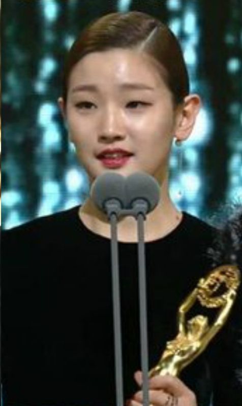 Park So dam delivers acceptance speech at Blue Dragon Film Awards