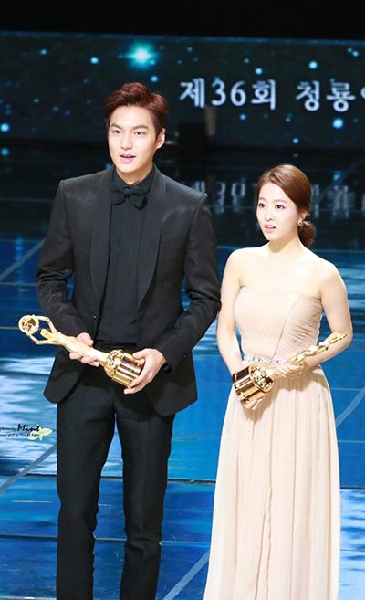Lee Min-ho during his award acceptance speech at Blue Dragon Film Awards