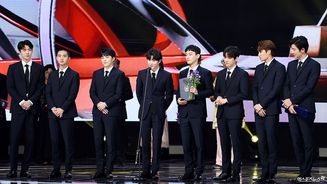 Exo receiving Prime Minister's Commendation