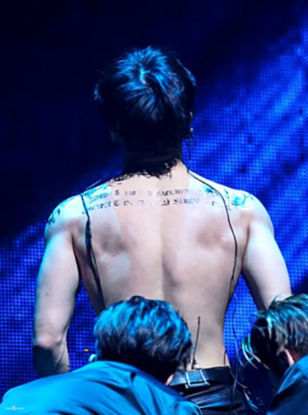 Suho's temporary tattoo on back