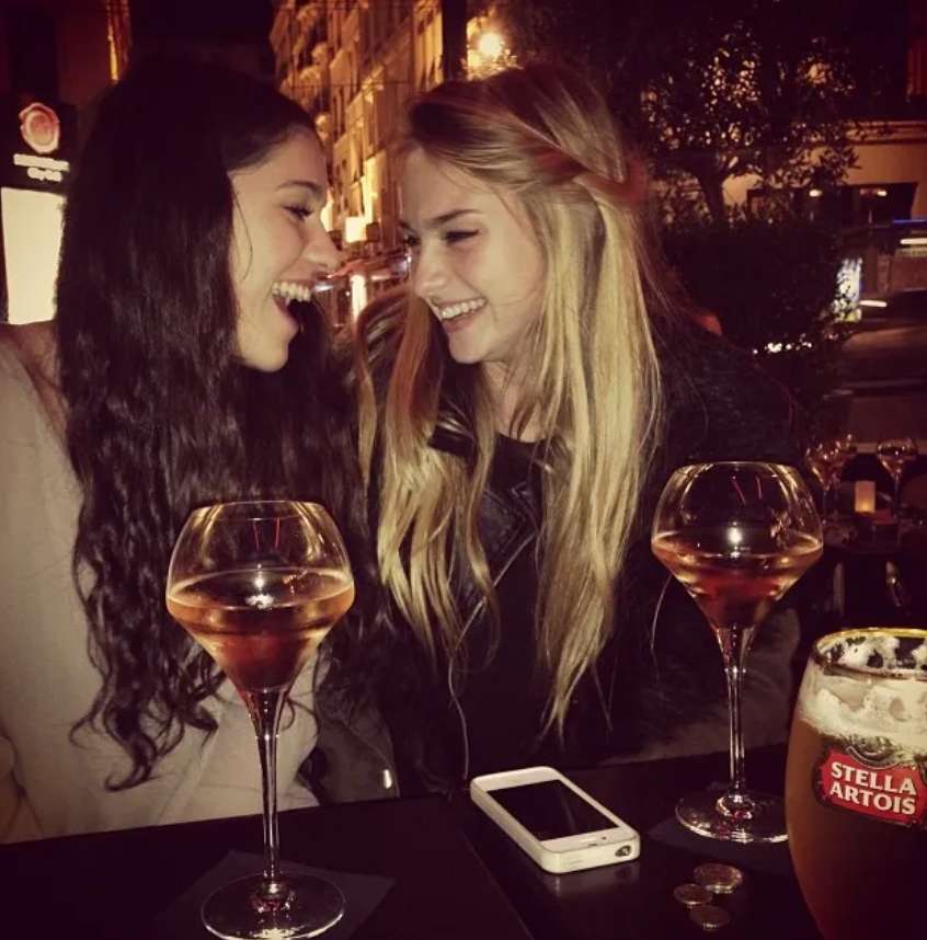 Aurélie Pons drinks with her friends