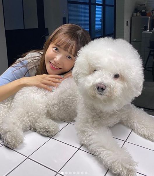 Ha-Yeon-soo with her pet dog