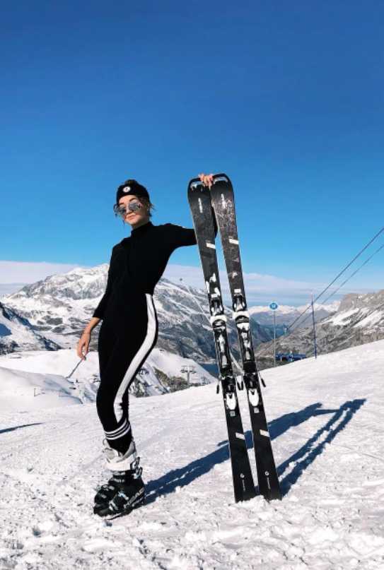 Lena Situations on a ski trip