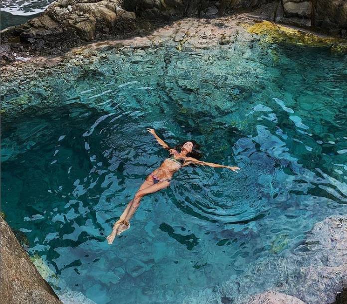 Izabel Goulart relaxing in what she calls - nature pool