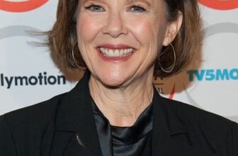 What is Annette Bening doing now? Her Husband, Net Worth, Age